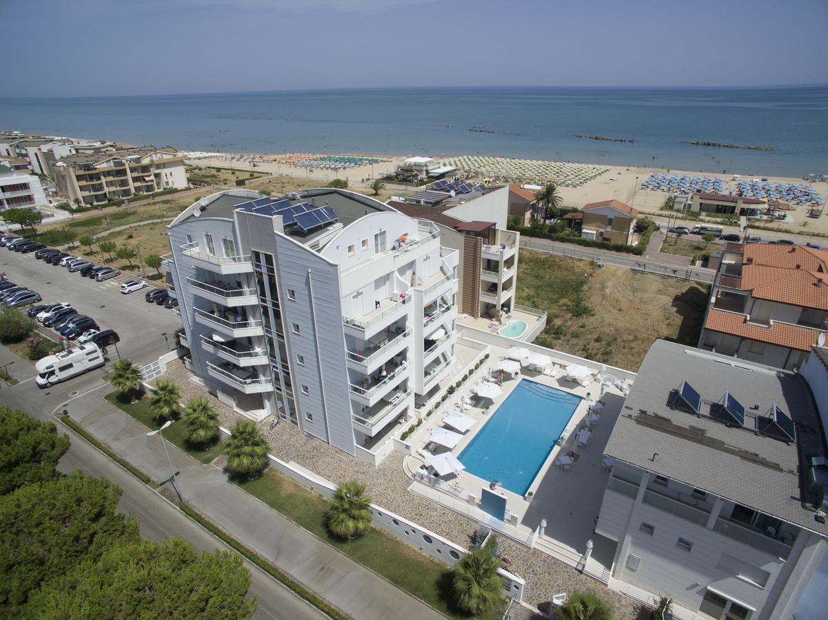 Case Vacanze Blue Bay Resort Roseto Degli Abruzzi Exterior photo