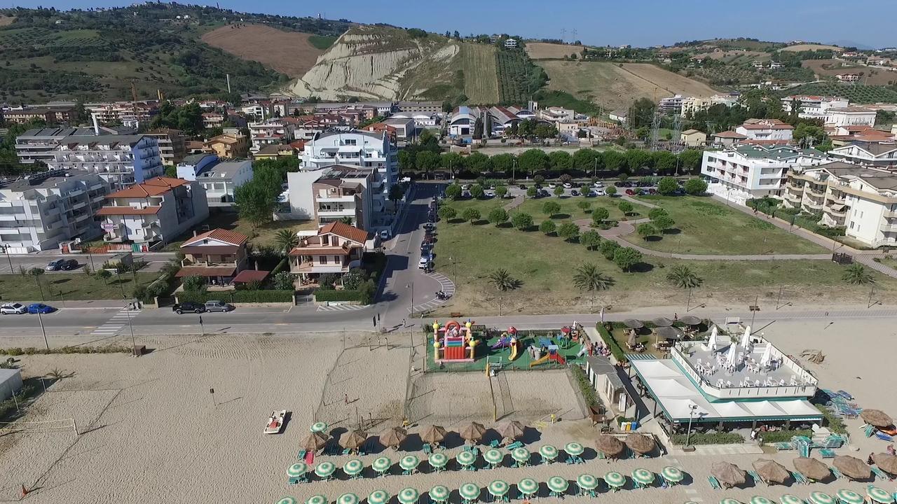 Case Vacanze Blue Bay Resort Roseto Degli Abruzzi Exterior photo